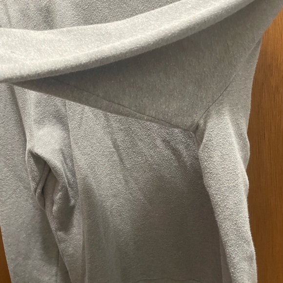 Pink Victoria’s Secret sweater - Picture 8 of 10